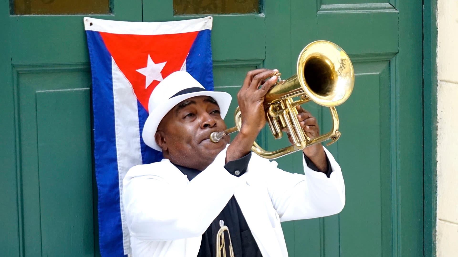 Trumpet player performing in Havana